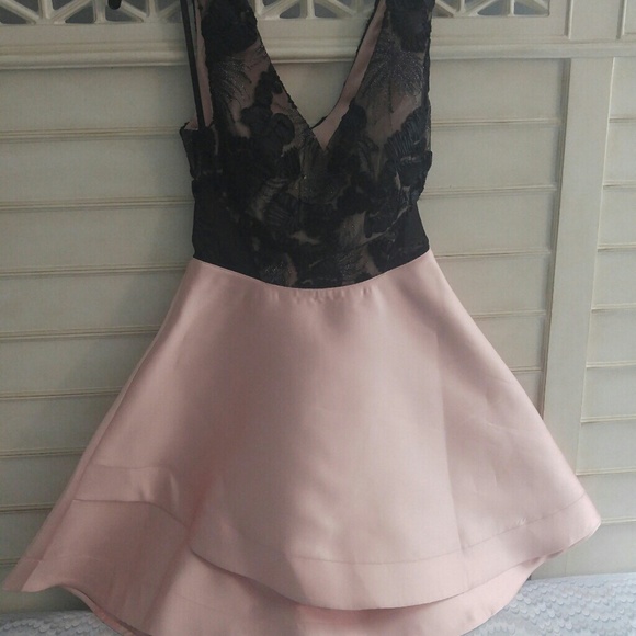 Brand new beautiful dress - Picture 2 of 4